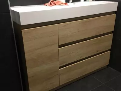 Fabricación de muebles de baño hasta suelo