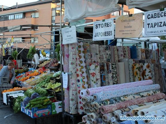 MERCADILLO DE MAJADAHONDA - Mercadillos y Ferias en Majadahonda - Tiendas -  Dispone de más de 180 puestos dedicados a la venta, con una amplia oferta  de productos: textiles, calzado, complementos, frutas