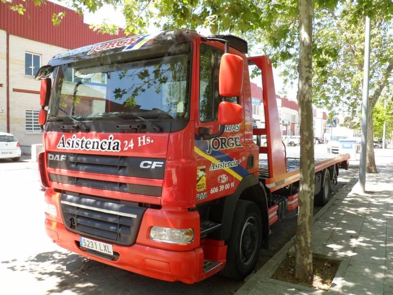 GRÚAS JORGE BOADILLA - Vehículos de Ocasión en Majadahonda - Motor - Grúas  para vehículos de todo tipo hasta 3500 kg. Transportamos todo tipo de  maquinaria hasta 3.500 kg. Sacamos vehículos de