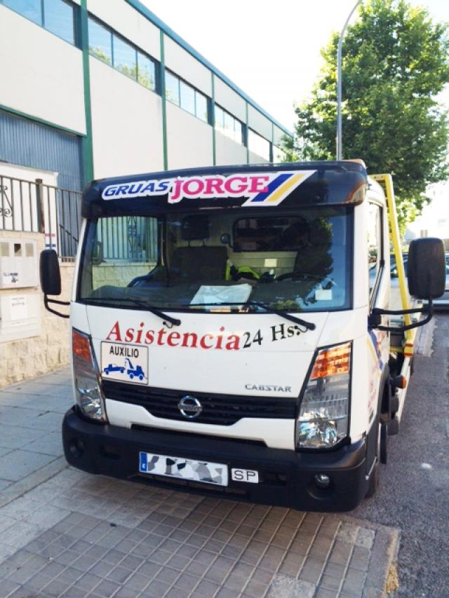 GRÚAS JORGE BOADILLA - Coches Segunda Mano en Majadahonda - Motor - Grúas  para vehículos de todo tipo hasta 3500 kg. Transportamos todo tipo de  maquinaria hasta 3.500 kg. Sacamos vehículos de