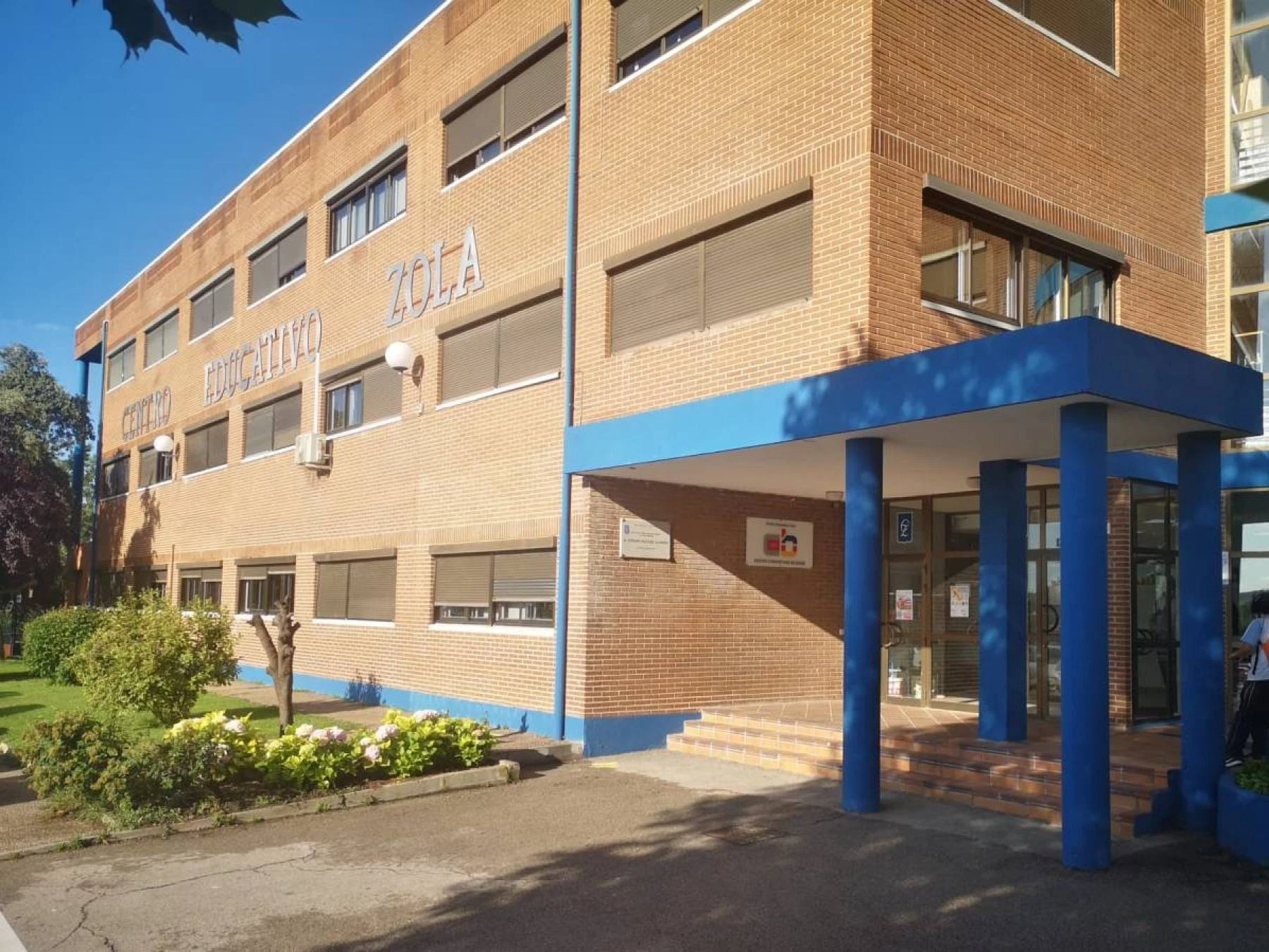 COLEGIO ZOLA VILLAFRANCA - Colegios