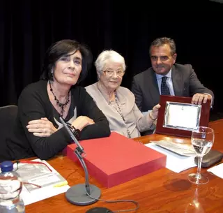 Ana Montojo, galardonada con el XXII Premio de Poesía Blas de Otero  Por su obra La niebla del tiempo
