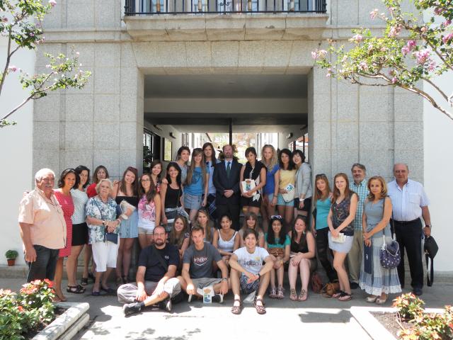 
                                                    Un grupo internacional de jóvenes del Rotary Club visita Majadahonda
