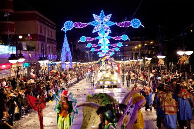 La gran cabalgata de los Reyes Magos inicia su recorrido en Majadahonda