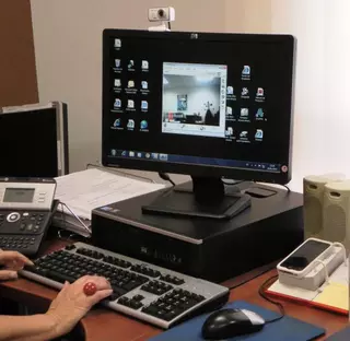 El Ayuntamiento ofrece un nuevo servicio de información sobre preferentes a través de videoconferencia