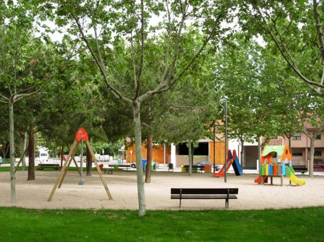 El Ayuntamiento invierte 120.000 € en adecuar los parques infantiles a la normativa europea
