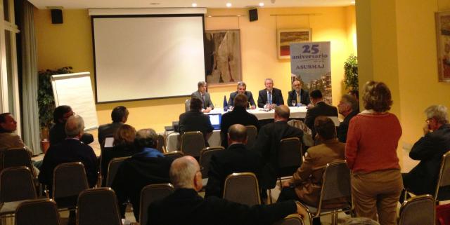 El alcalde asiste a la asamblea general de la Asociación de Urbanizaciones de Majadahonda
