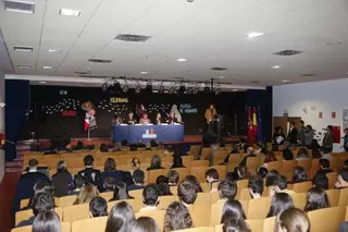 De Foxá preside la entrega de los premios “Paz y Cooperación” en el colegio Caude