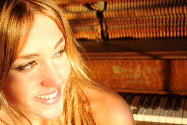 
                                                    El flamenco y el jazz se funden en el piano de Ariadna Castellanos mañana en Majadahonda