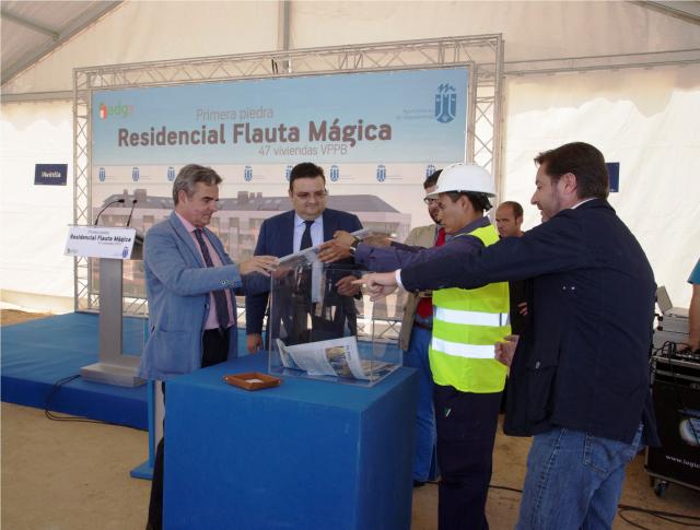 De Foxá coloca la primera piedra de 47 viviendas de protección para jóvenes