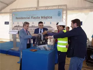 De Foxá coloca la primera piedra de 47 viviendas de protección para jóvenes
