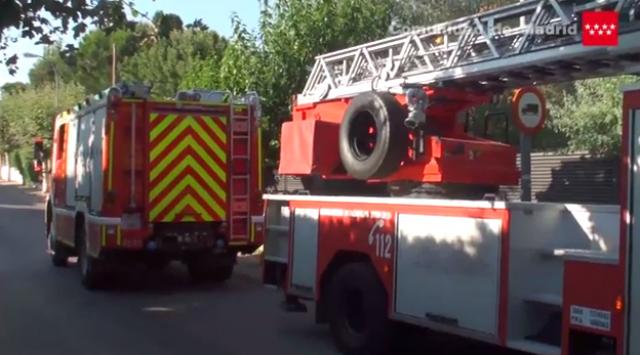 
                                                    Tres intoxicados en el incendio de una residencia de ancianos en Majadahonda