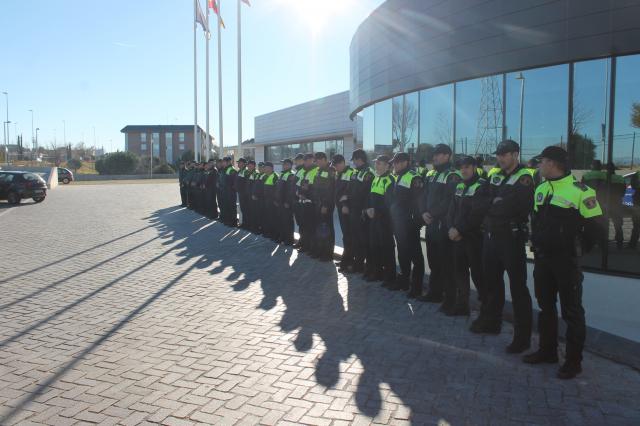 Policía y Guardia Civil de Majadahonda rinden homenaje al policía nacional fallecido en el Metro de Madrid