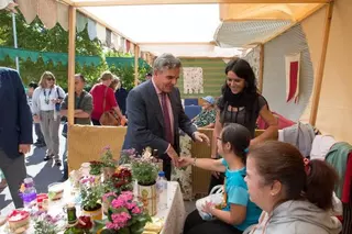 De Foxá visita el mercadillo solidario de ANDE