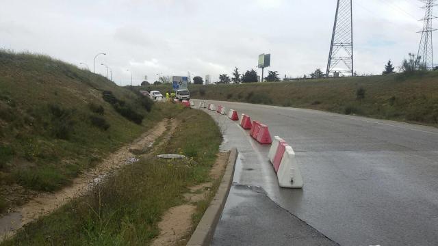 El Ayuntamiento instala una barrera de seguridad para los peatones en Roza Martín