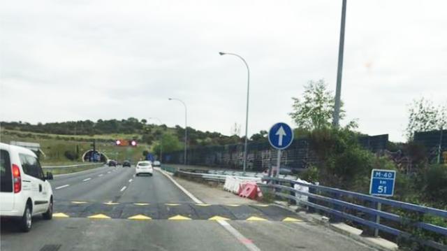 
                                                    Más de 3.000 conductores piden que se retire un badén colocado en la M40