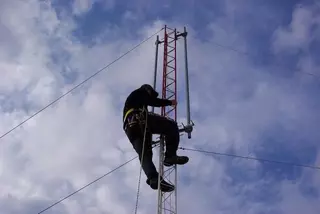 IU logra que las operadoras de telefonía móvil deban pagar una tasa por el uso del espacio público de Majadahonda