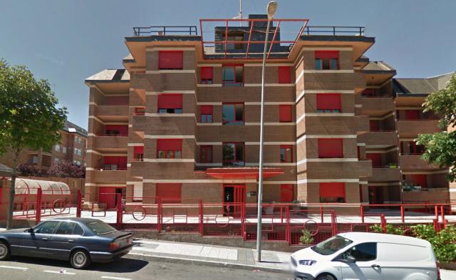 La Asociación de Vecinos de Majadahonda pide que se aplace el desalojo de las familias de las “Casas rojas”
