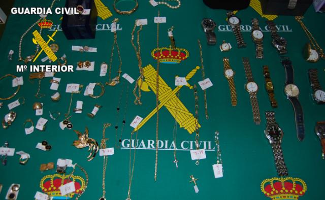 La Guardia Civil expone joyas y efectos recuperados en diferentes robos en  viviendas - Noticias en Majadahonda