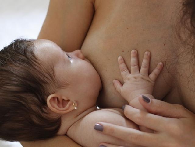 
                                                    La Comunidad impulsa la “lactancia materna feliz”, mediante la humanización de sus hospitales y centros de salud