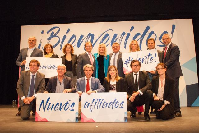 Cifuentes y De Foxá dan la bienvenida a 403 nuevos afiliados al Partido Popular