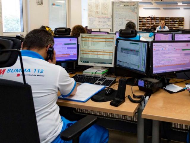 
                                                    Sanidad refuerza el teléfono gratuito 900 102 112 para atender las llamadas frente al Coronavirus Covid-19