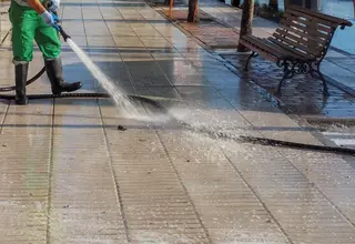 El Ayuntamiento continúa reforzando la limpieza en calles, contenedores y lugares de especial tránsito