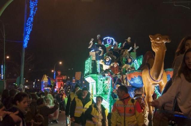 
                                                    Los Reyes Magos llegarán a Majadahonda en autobús descapotable y con GPS
