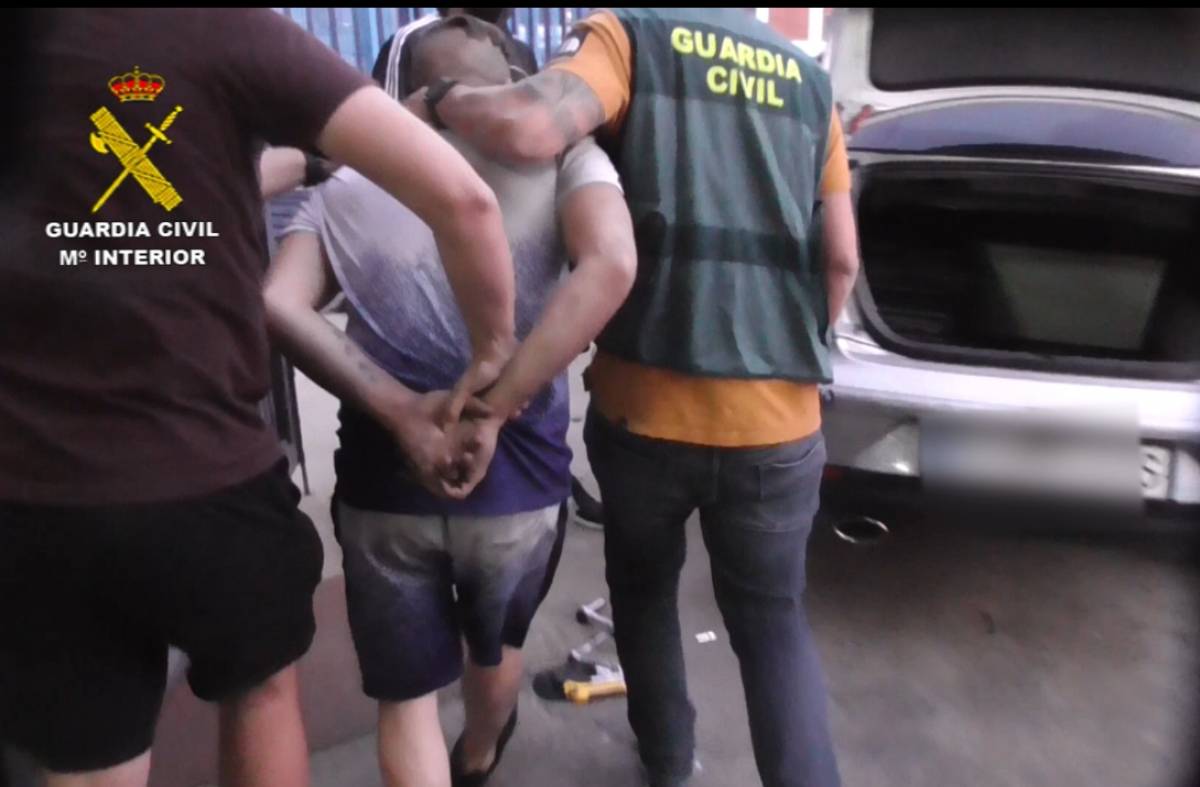 
                                                    Desarticulado un grupo criminal que robaba en establecimientos por el procedimiento del alunizaje y de la maza