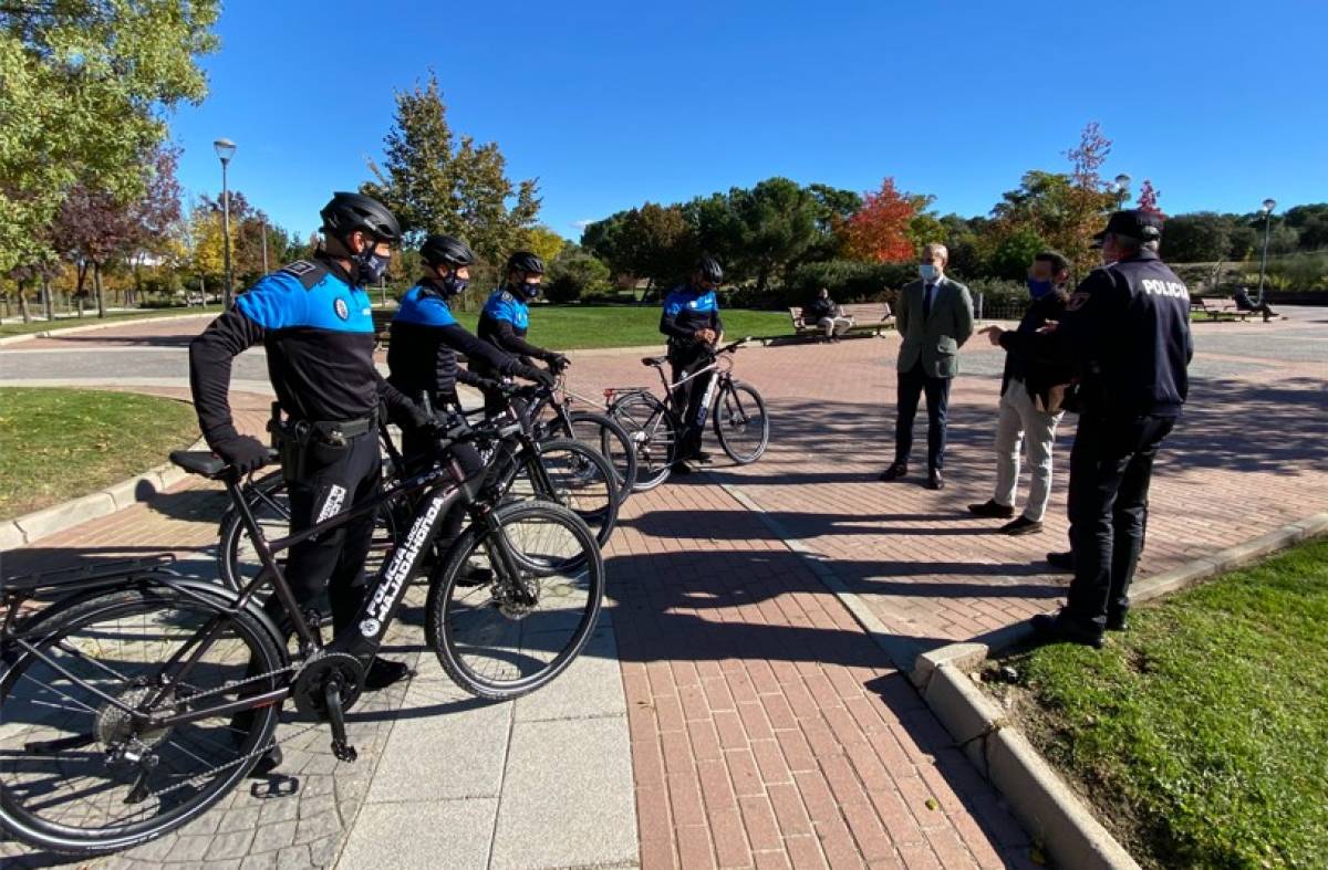 La Policía Local de Majadahonda patrullará también en bicicletas eléctricas  - Noticias en Majadahonda