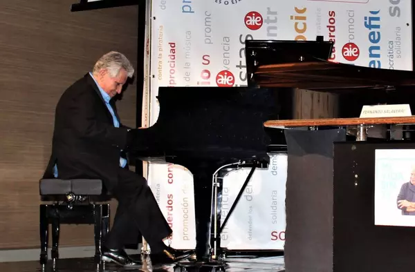 El compositor majariego Pepe Sánchez estrena en concierto a piano su suite 'Aromas'