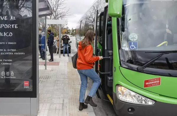 Autobuses urbanos e interurbanos gratis para los desempleados madrileños que hagan cursos de formación