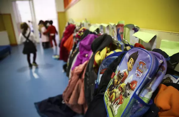 Los colegios públicos madrileños abrirán los días no lectivos para facilitar la conciliación familiar