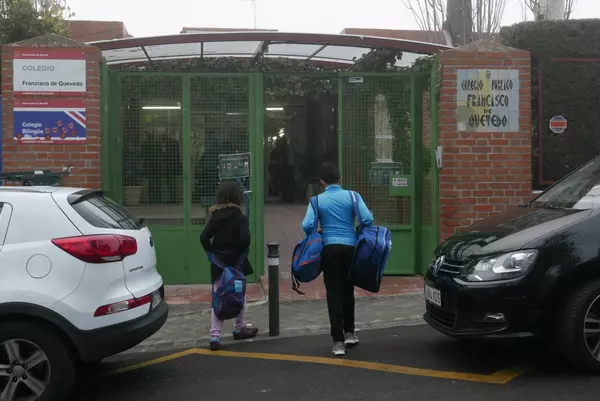 La Plataforma en Defensa de la Educación Pública recurre al Defensor del Pueblo para conseguir ZBE en entornos escolares