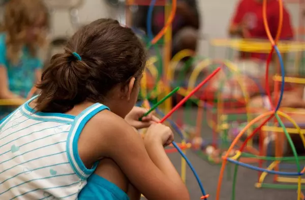 PSOE Majadahonda pide más plazas para campamentos urbanos y anuncia la rehabilitación de los centros educativos públicos 