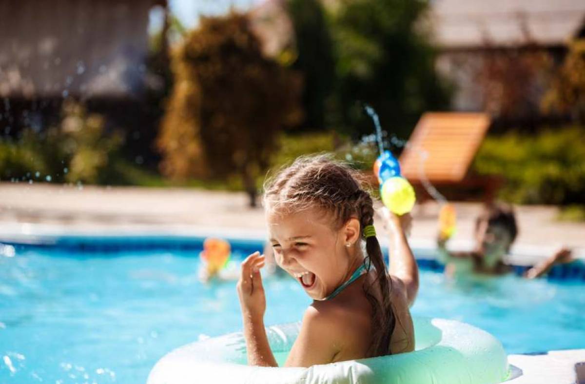 ¿Qué cantidad de cloro se le pone a una piscina?