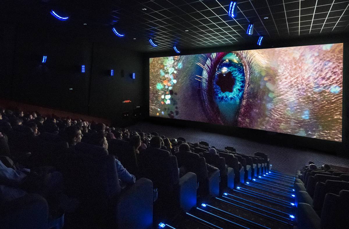 
                                                    Inaugura en Majadahonda el primer cine del mundo 'de experiencia inmersiva' sin proyectores