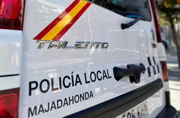 La Policía Local de Majadahonda detiene infraganti a dos jóvenes acusados de varios robos en interior de vehículos 