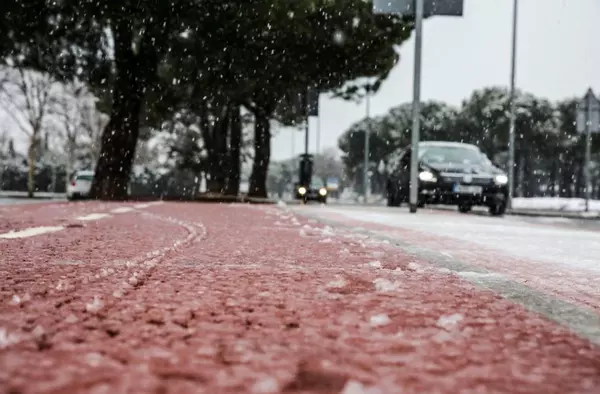 Majadahonda comienza el reparto de sal entre vecinos y comerciantes para hacer frente al invierno 
