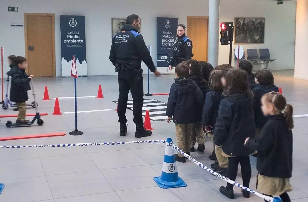 Los Agentes Tutores de la Policía Local de Majadahonda triplican su actividad con charlas, visitas y clases de Educación Vial a escolares