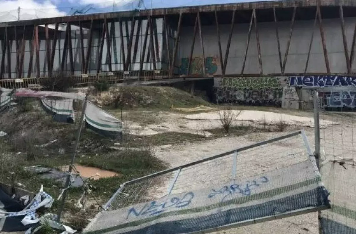 PSOE Majadahonda exige una solución para el edificio de la London School y las personas sin hogar que lo ocupan
