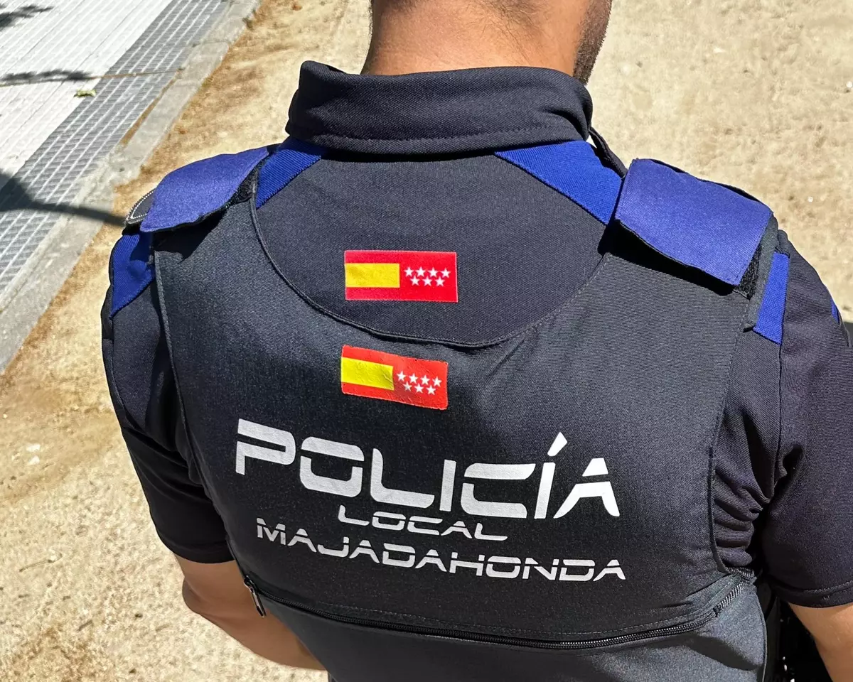 La Policía Local de Majadahonda detiene a un reincidente tras robar en el interior de varios vehículos 