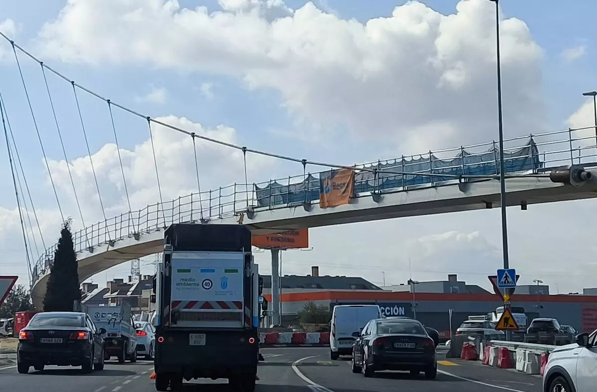 Vecinos de Roza Martín y Los Satélites recogen firmas para exigir soluciones a los problemas de movilidad de la zona