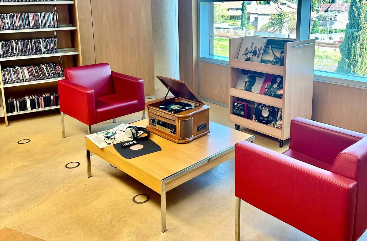 La Biblioteca Municipal de Majadahonda estrena una zona reservada a los amantes de los vinilos 