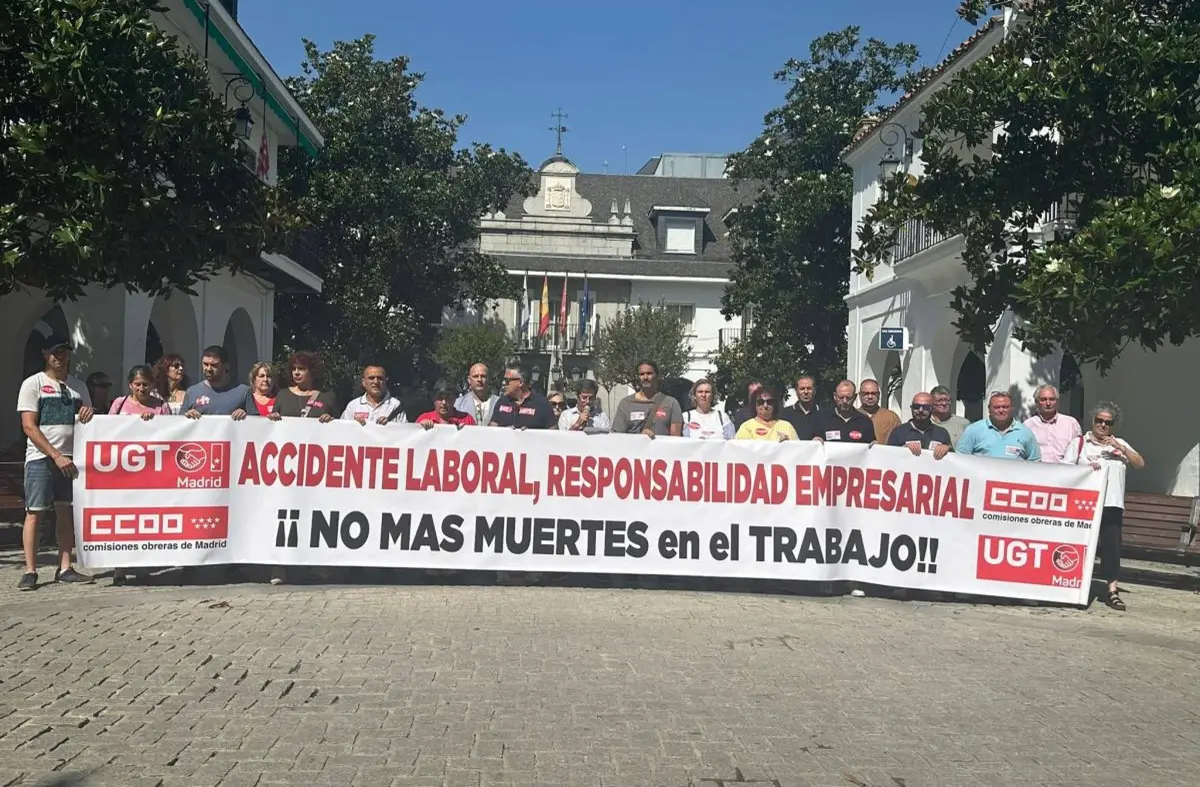 Concentración en Majadahonda tras la muerte de un trabajador por accidente laboral en la localidad