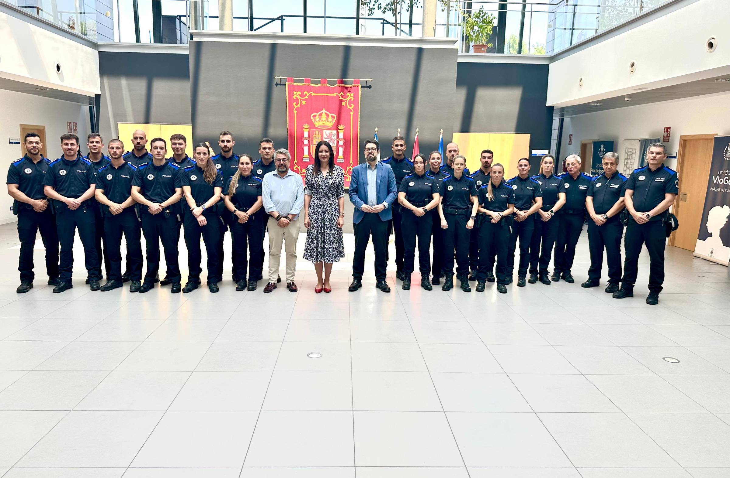 La alcaldesa de Majadahonda da la bienvenida a 20 nuevos agentes de la Policía Local 