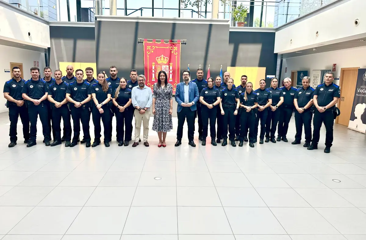 La alcaldesa de Majadahonda da la bienvenida a 20 nuevos agentes de la Policía Local 
