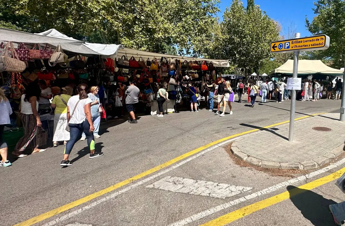 Vecinos por Majadahonda exige la instalación urgente de aseos públicos en el Mercadillo municipal