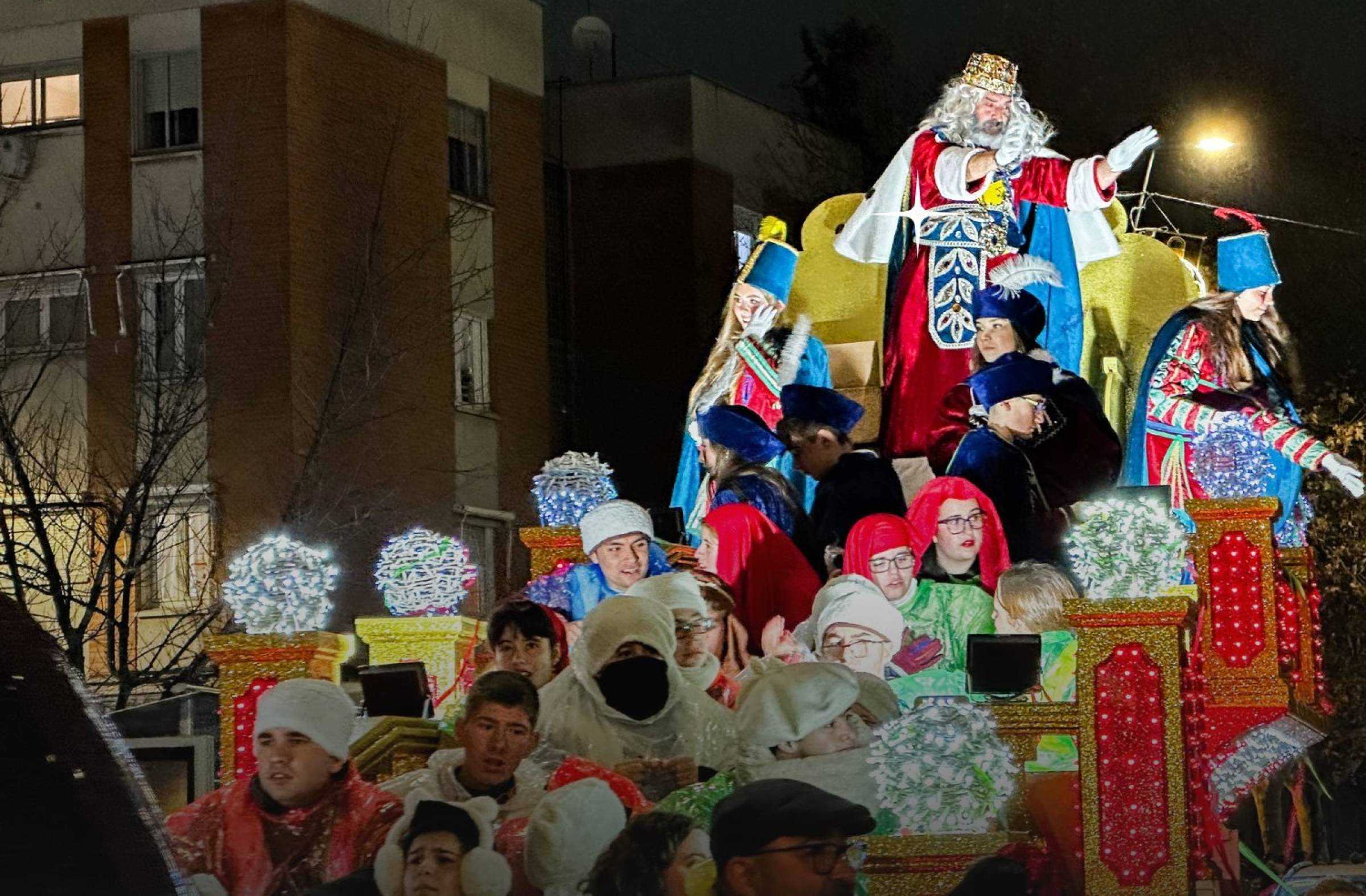 Carrozas y reparto de caramelos durante la Cabalgata de Reyes