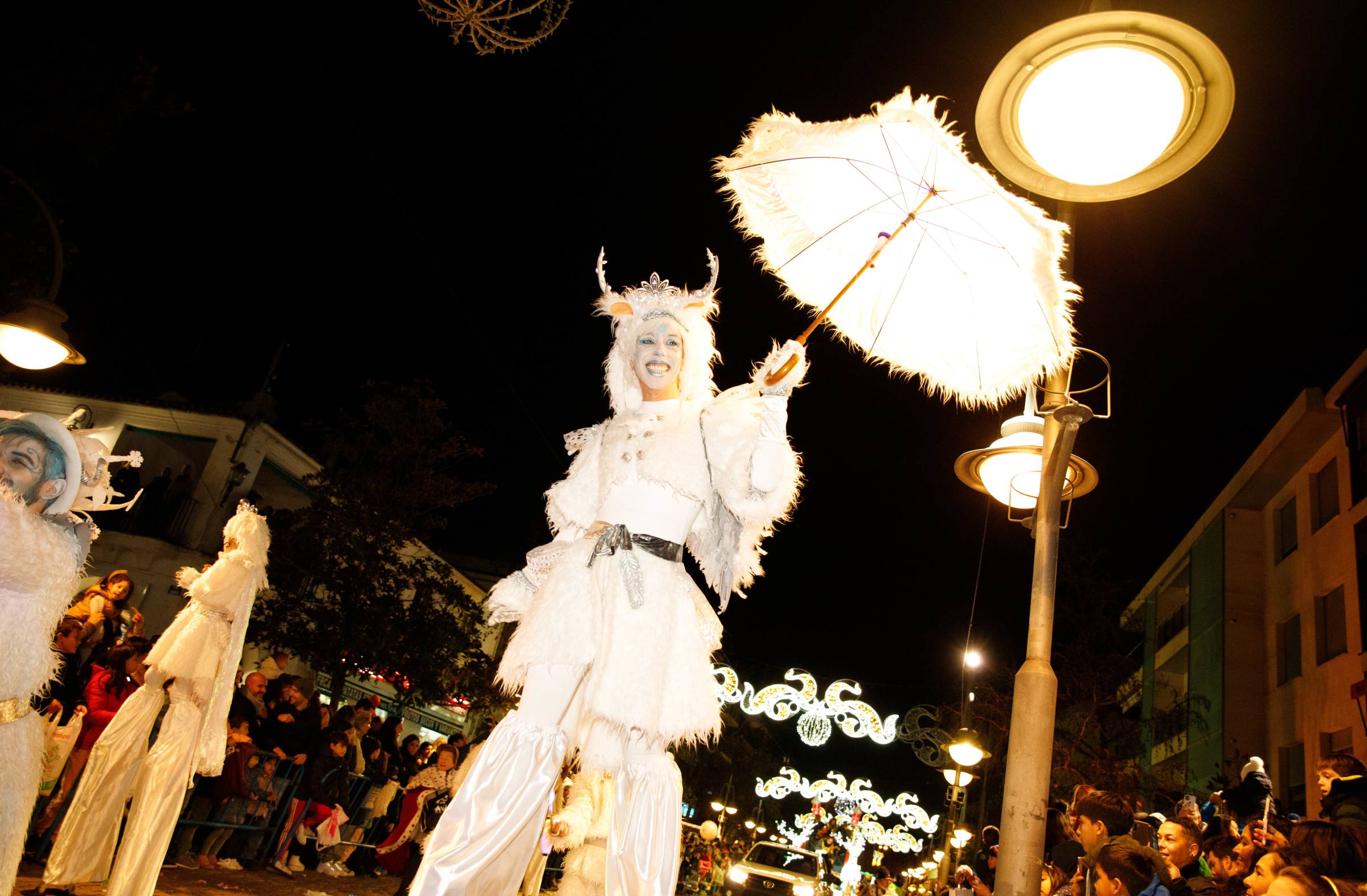 Zancudos, gigantes y cabezudos en la Cabalgata de Majadahonda 